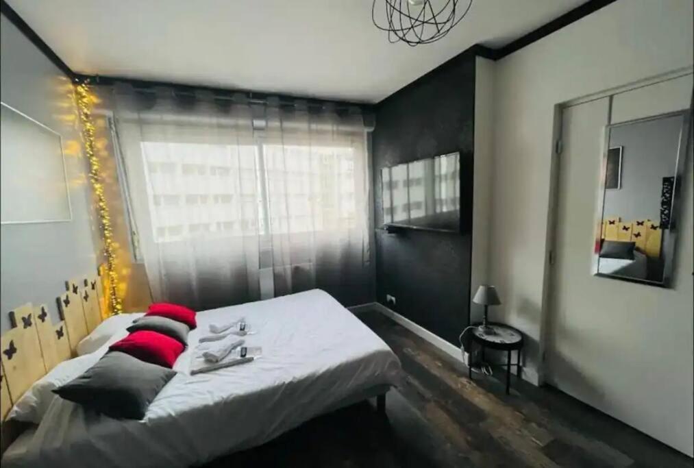 Orphelin Studio Avec Balneo Proche Centre Ville Reims Bagian luar foto